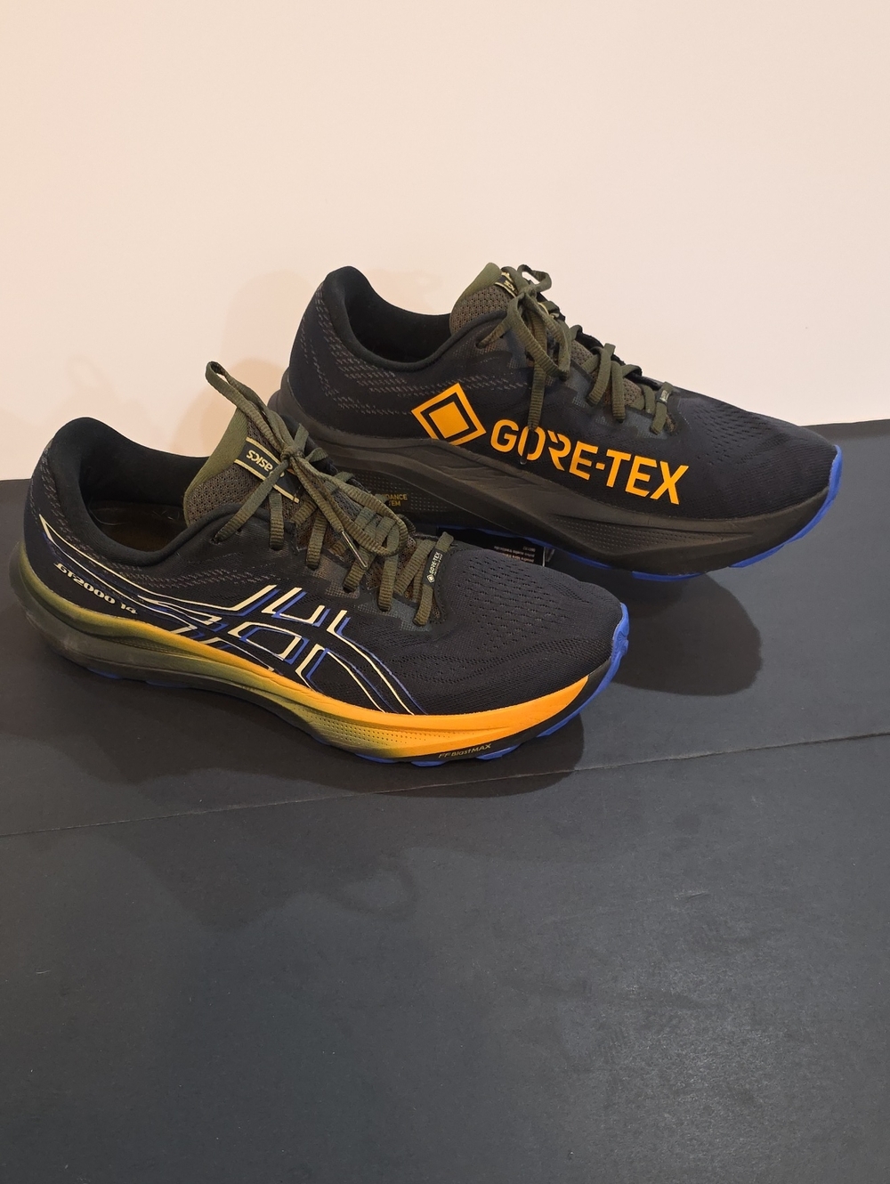 Asics Gt-2000 14 Gore-Tex Men's Black Trail Shoes and Orange Branding Size 13